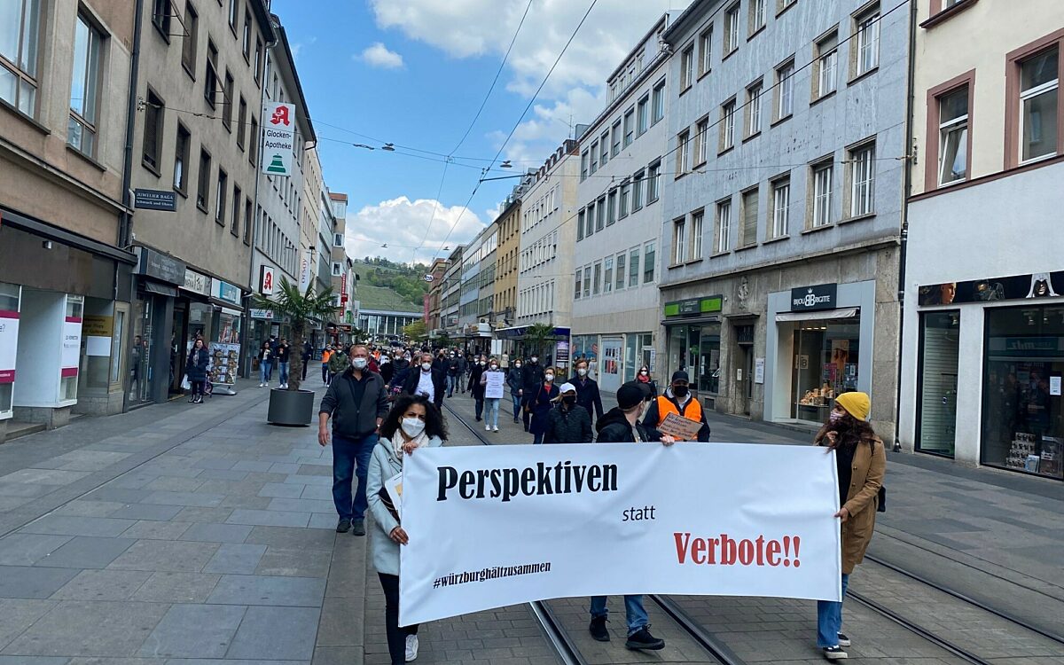 demo selbsttaendiger plakat perspektiven statt verbote demo selbsttaendiger plakat perspektiven statt verbote
